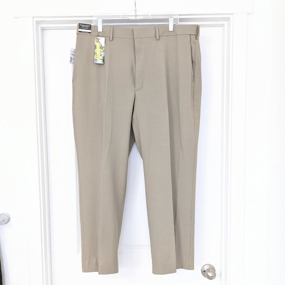 Haggar Clothing Mens Premium Classic Fit Stretch Dress Pant (Khaki, 40W X 32L)